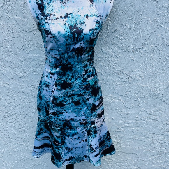 YIGAL AZROUEL NYC USA-MADE "4" DRESS Blues & Black Abstract Cap sleeve Flare hem - Picture 6 of 6